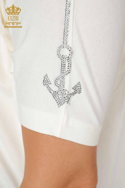 женская блузка оптом с V-образным вырезом, вышитая камнем, экрю - 78931 | КАZEE - Thumbnail
