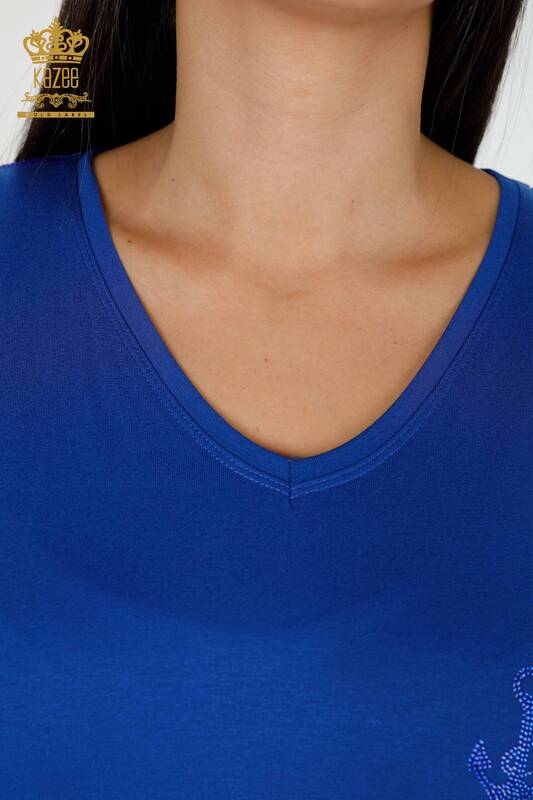 женская блузка оптом с V-образным вырезом, вышитая камнем, электрический цвет - 78931 | КАZEE