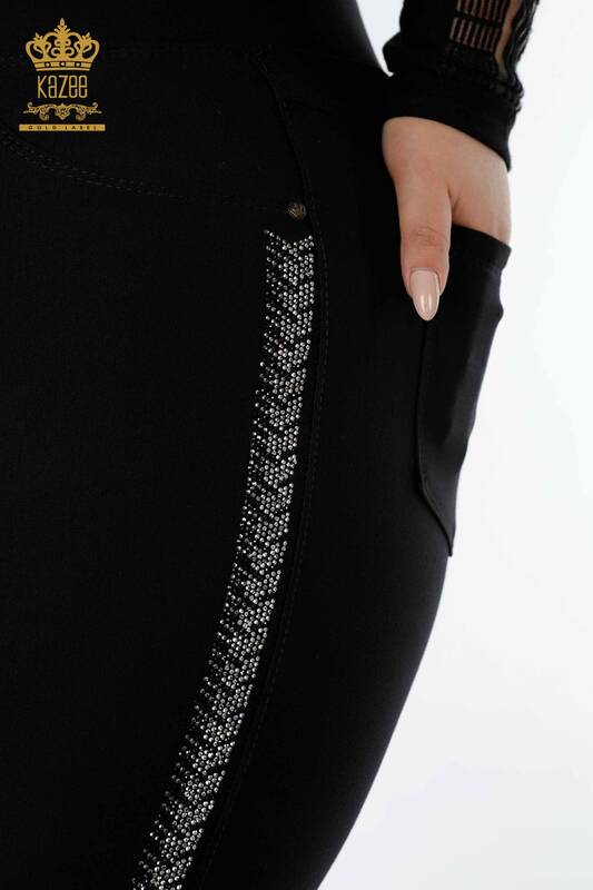 Женские брюки оптом с карманами и деталями черного цвета - 3586 | КАZEE