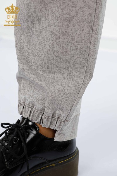 Женские брюки с эластичной резинкой на талии и карманами оптом бежевого цвета - 3501 | КАZЕЕ - Thumbnail