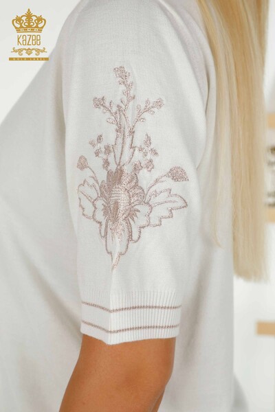 Женский вязаный свитер цвета экрю с вышивкой на плечах оптом - 30498 | КАZEE - Thumbnail