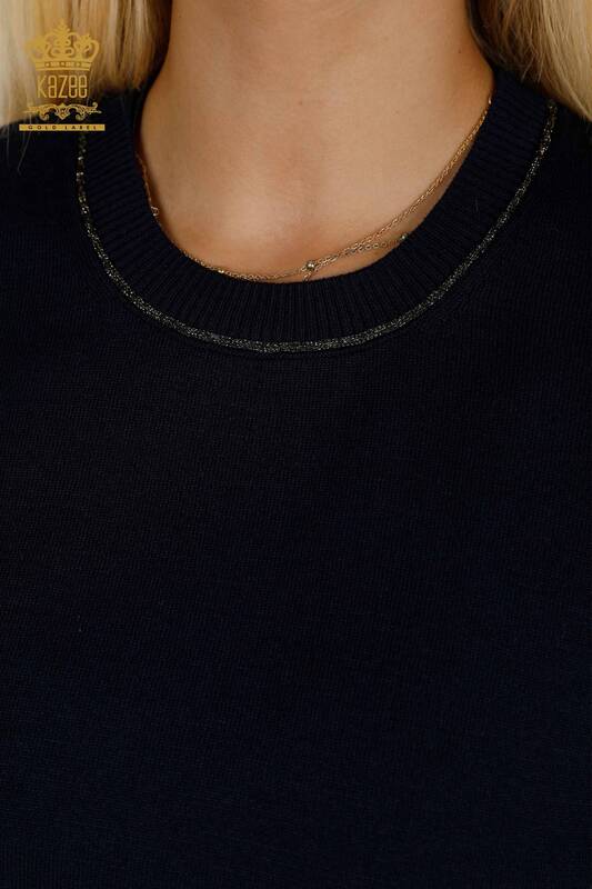 Женский вязаный свитер темно-синего цвета оптом с вышивкой на плечах - 30498 | КАZEE