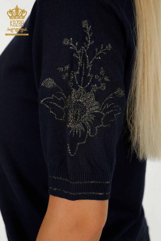 Женский вязаный свитер темно-синего цвета оптом с вышивкой на плечах - 30498 | КАZEE
