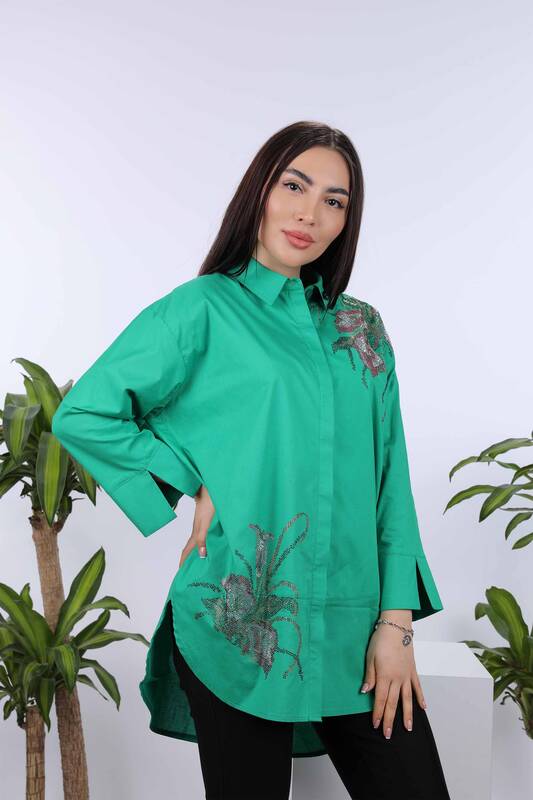 Женская рубашка с цветочным узором и вышивкой камнем оптом - 17053 | КАZЕЕ