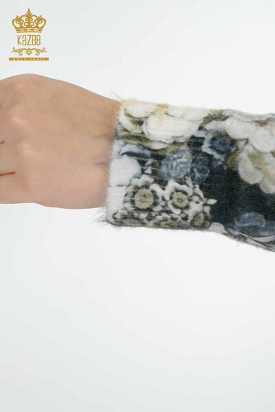 Женский свитер оптом из ангорского хрусталя с вышивкой из шафрана - 18997 | КАZЕЕ - Thumbnail