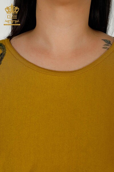 Женский трикотаж оптом, свитер с цветочным принтом на плече, лайм - 16133 | КАZЕЕ - Thumbnail