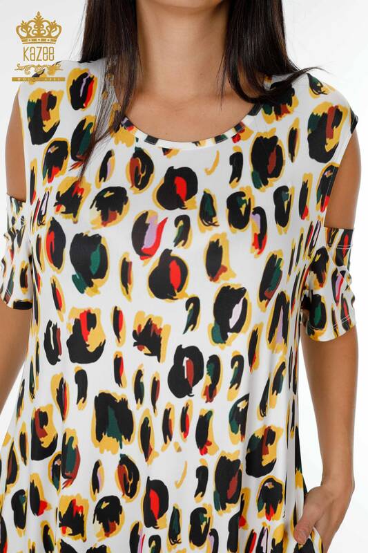 женское платье оптом с красочным леопардовым рисунком цвета экрю - 77794 | КАZEE