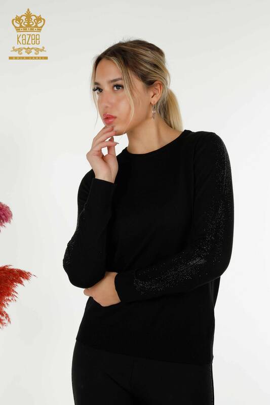 Женский вязаный свитер оптом черный с каменной вышивкой - 30537 | КАZEE