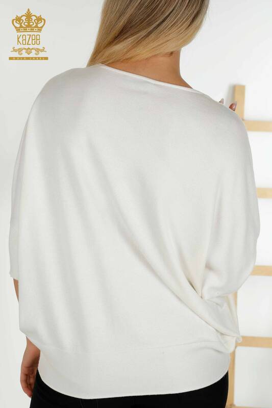 Женский вязаный свитер оптом с вышивкой камнями экрю - 16799 | КАZEE