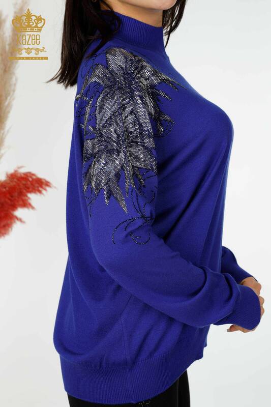 женский трикотаж свитер оптом плечо цветочные детали электрический цвет - 16597 | КАZEE