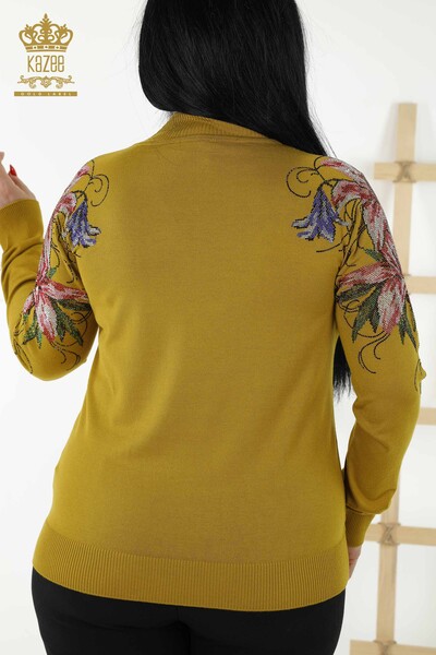 Женский трикотажный свитер оптом - Плечо Цветочная деталь - Шафран - 30007 | КАZEE - Thumbnail
