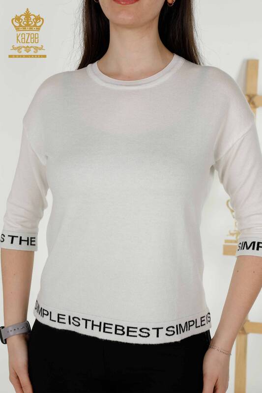 Женский трикотажный свитер оптом - буквенная деталь - черный экрю - 30359 | КАZEE
