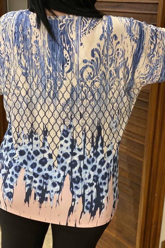 Женская блузка оптом с V-образным вырезом с цифровой печатью - 77339 | Каzee