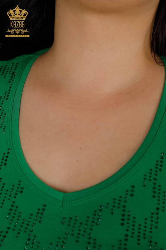 женская блузка оптом с V-образным вырезом и вышивкой зеленым камнем - 79016 | КAZEE