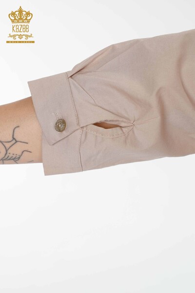 женская рубашка оптом с буквенным узором бежевая - 20123 | КАZEE - Thumbnail