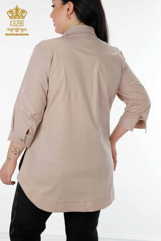 женская рубашка оптом с буквенным узором бежевая - 20123 | КАZEE