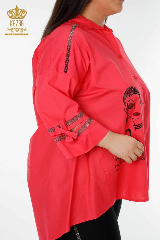 Женская рубашка оптом с узором в виде букв и подробной коралловой отделкой - 17141 | КАZЕЕ