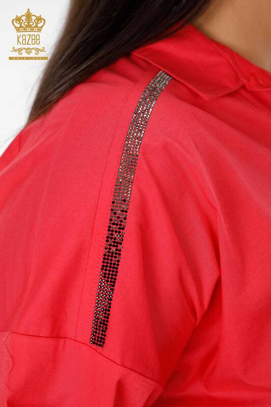 Женская рубашка оптом с узором в виде букв и подробной коралловой отделкой - 17141 | КАZЕЕ