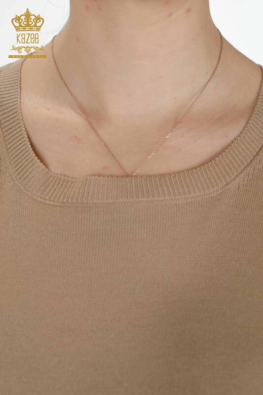 женский трикотаж свитер оптом бежевый с вышивкой камнем - 16940 | КАZEE