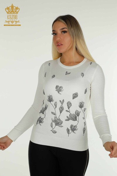 Женский вязаный свитер оптом - с каменной вышивкой - экрю - 30471 | КАZEE - Thumbnail
