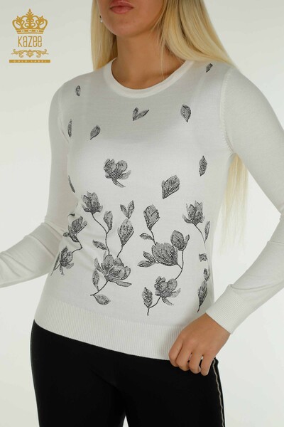 Женский вязаный свитер оптом - с каменной вышивкой - экрю - 30471 | КАZEE - Thumbnail