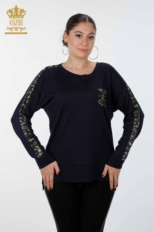 Женский трикотаж свитер оптом круглый вырез на рукавах и сперди полоса с камнями - 15925 | КАZЕЕ