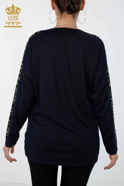Женский трикотаж свитер оптом круглый вырез на рукавах и сперди полоса с камнями - 15925 | КАZЕЕ - Thumbnail
