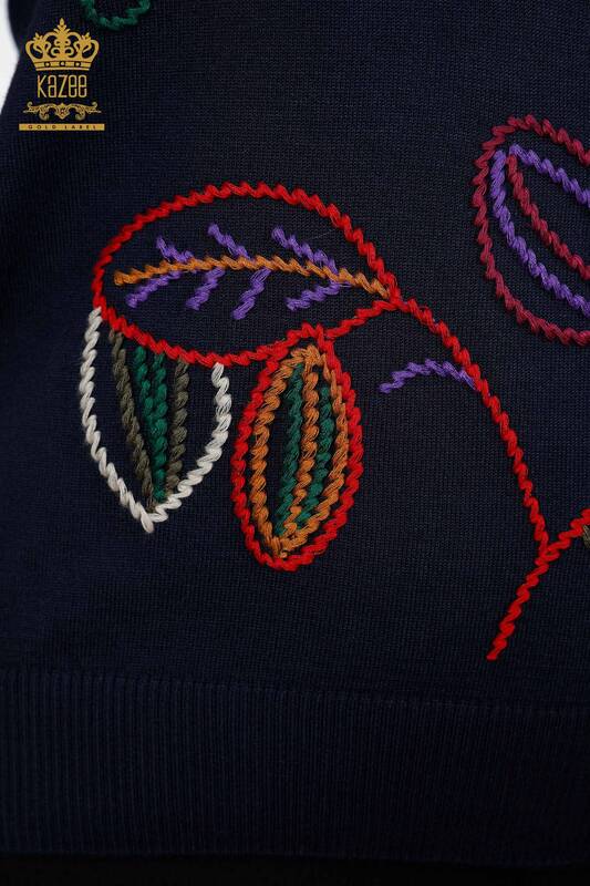Женский трикотаж свитер оптом круглый вырез с вышивкой с узорами - 16906 | КАZЕЕ