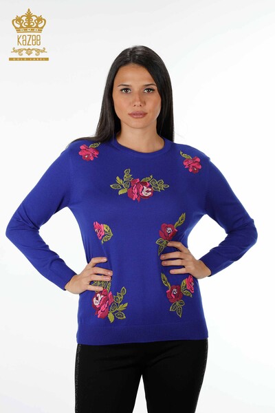 Женский трикотаж свитер оптом круглый вырез с вышивкой цветы - 16846 | КАZЕЕ - Thumbnail