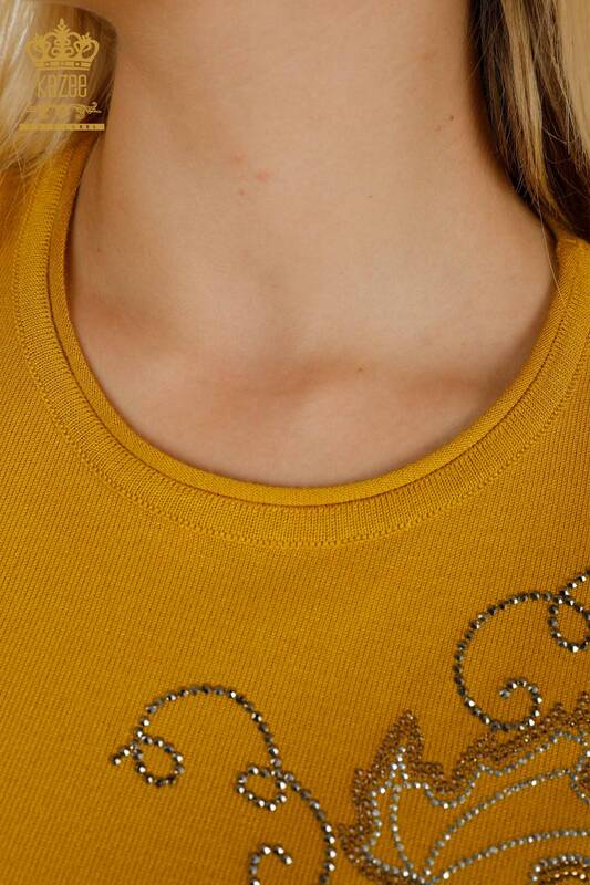 Женский вязаный свитер оптом с вышивкой листьев шафрана - 30654 | КАZEE