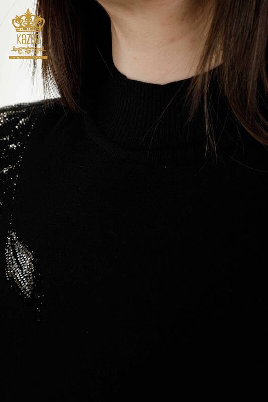 Женский свитер оптом с узором в виде листьев черный - 16716 | КАZEE