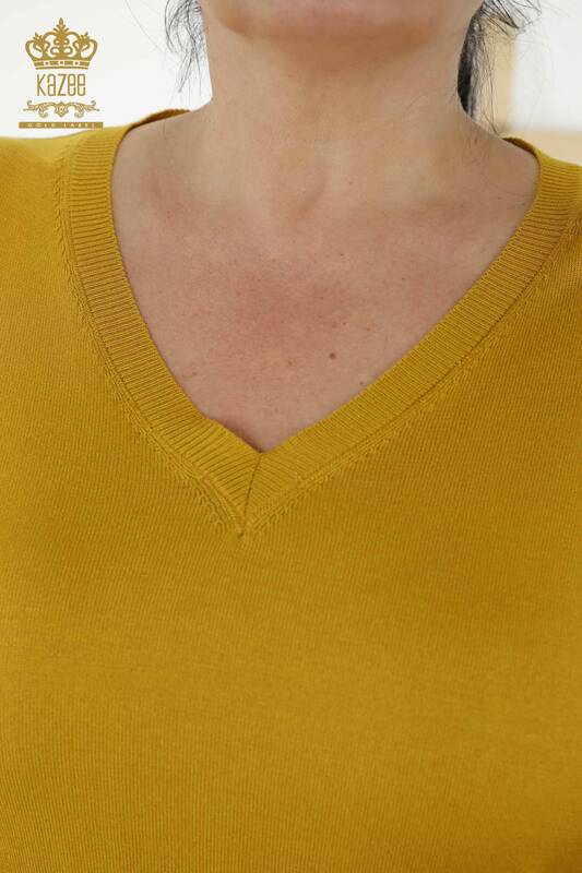 Женский трикотажный свитер оптом - Базовый - Логотип - Шафран - 30181 | КАZEE