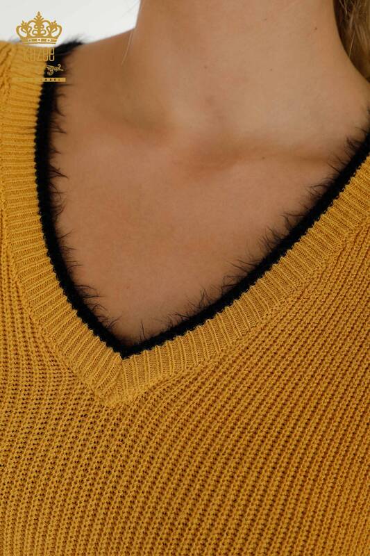 Женский вязаный свитер оптом с деталями Шафран - 19042 | Кazee