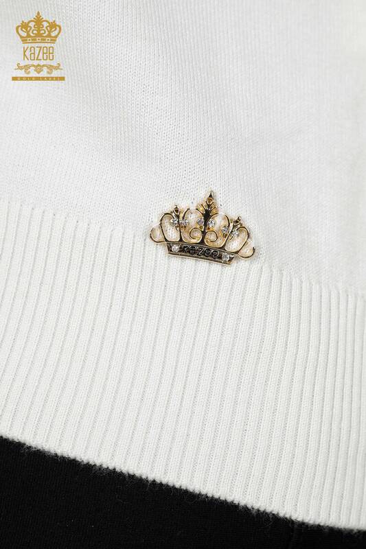 женский трикотаж свитер оптом воротник-стойка основной логотип экрю - 16663 | КАZEE