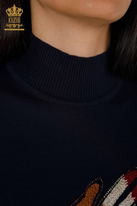 Женский трикотаж свитер оптом стойка воротник вышивка логотипом фирмы -16620 | КАZЕЕ