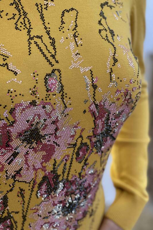 Женский трикотажный свитер оптом с цветочным узором и вышивкой камнем - 16652 KAZEE