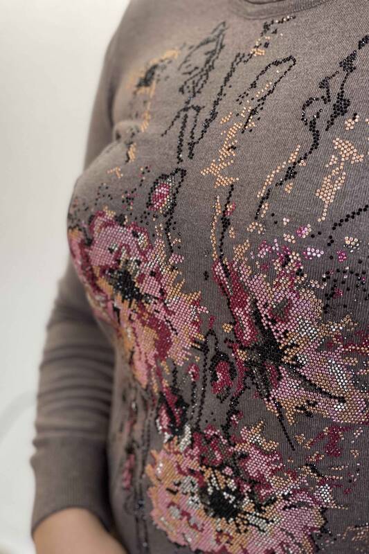 Женский трикотажный свитер оптом с цветочным узором и вышивкой камнем - 16652 KAZEE