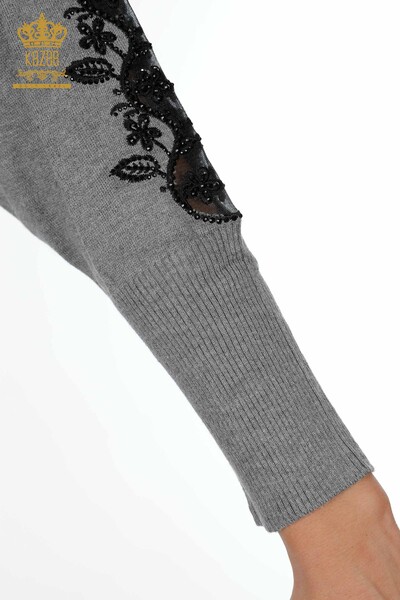 Женский трикотажный свитер оптом летучая мышь на рукаве вышивка с тюлью - СЕРЫЙ - 14721 | КАZEE - Thumbnail
