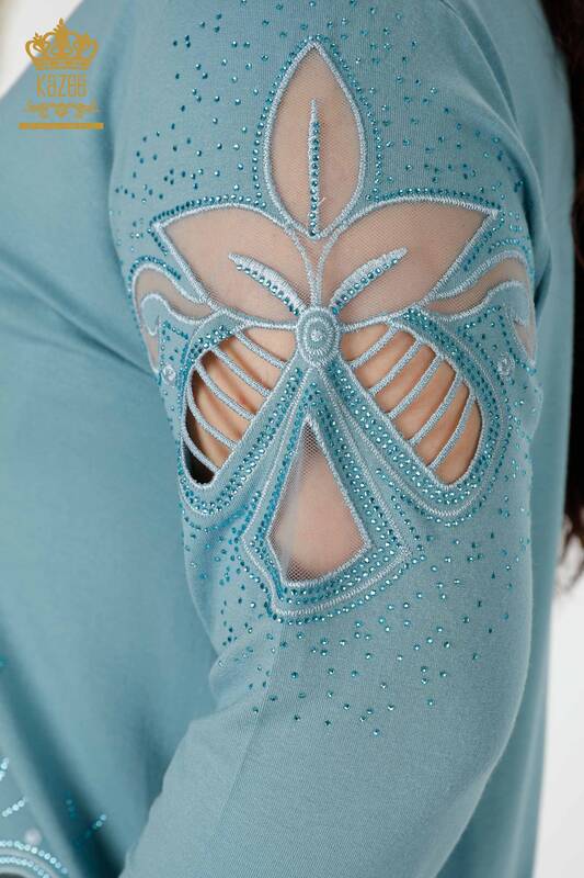 оптом Женская блузка с вышивкой из тюля с V-образным вырезом, синяя - 77927 | KAZEE